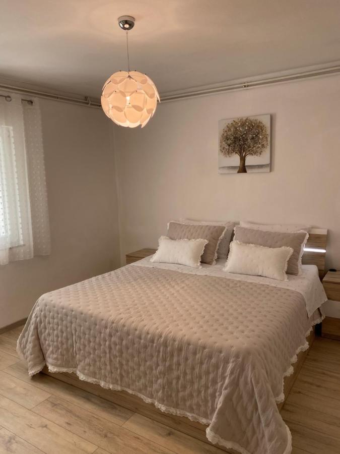 Comfy Apartment In A Quiet Neighborhood Sibenik Exterior photo